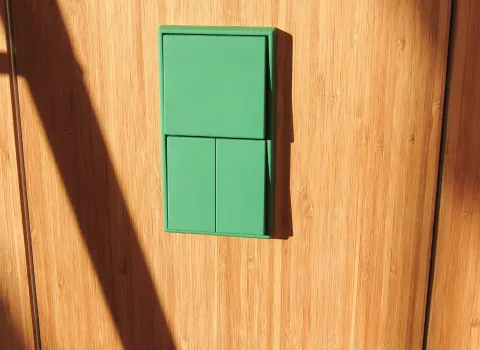 Schalter von Jung in den einzigartigen  Les Couleurs® Le Corbusier Farben.