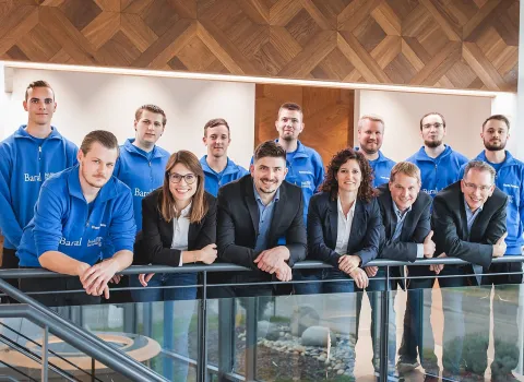 Das Team von Baral.
