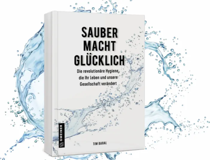 Weißes Buch mit dynamischem Wassersplash im Hintergrund.