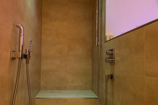 Baral, Referenzen, Licht im Bad, Dusche